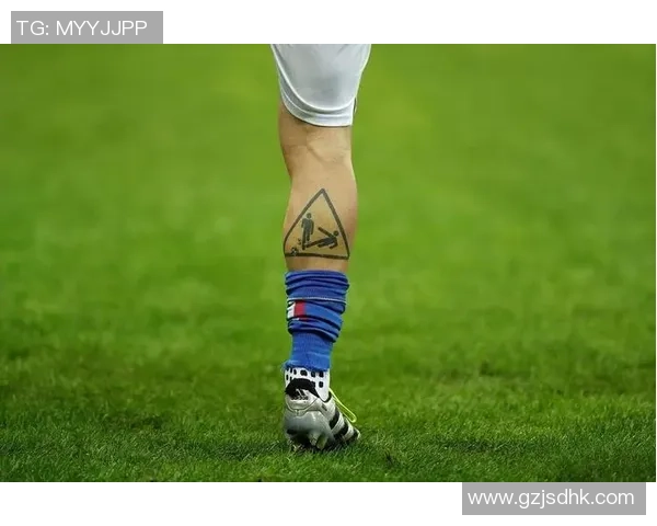 纹身艺术与足球明星的完美结合探索独特图案背后的故事与意义 纹身艺术与足球明星的完美结合探索独特图案背后的故事与意义