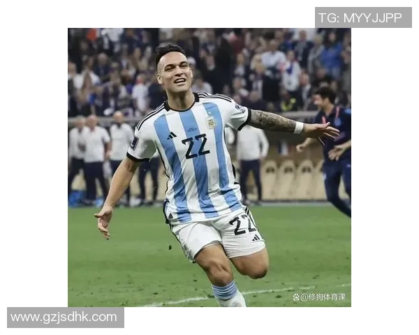 足球明星马丁内斯的辉煌历程与对足球的热爱之旅 足球明星马丁内斯的辉煌历程与对足球的热爱之旅